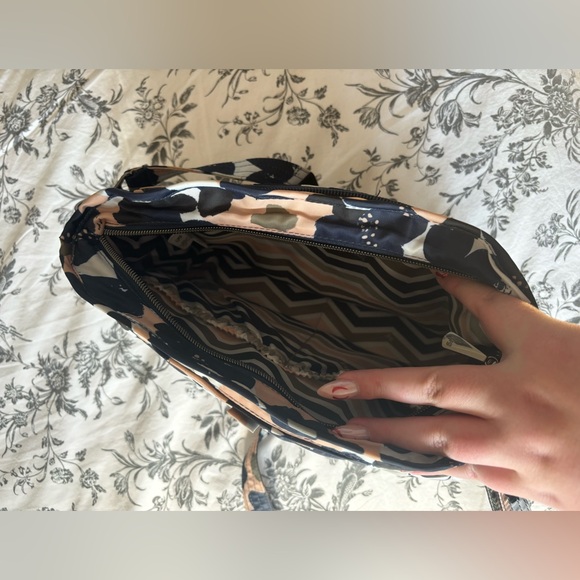 Gently Used Lug Crossbody Bag - Picture 4 of 4